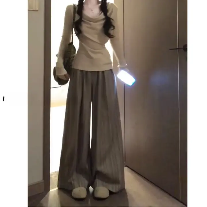 スニーカーに合わせやすい！ストライプ柄ハイウエストワイドパンツ【ロング丈・女性用・フィット】