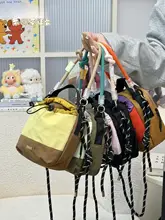 軽量のショルダーバッグ【男女兼用・水筒収納・アウトドア向け・トレンドデザイン】
