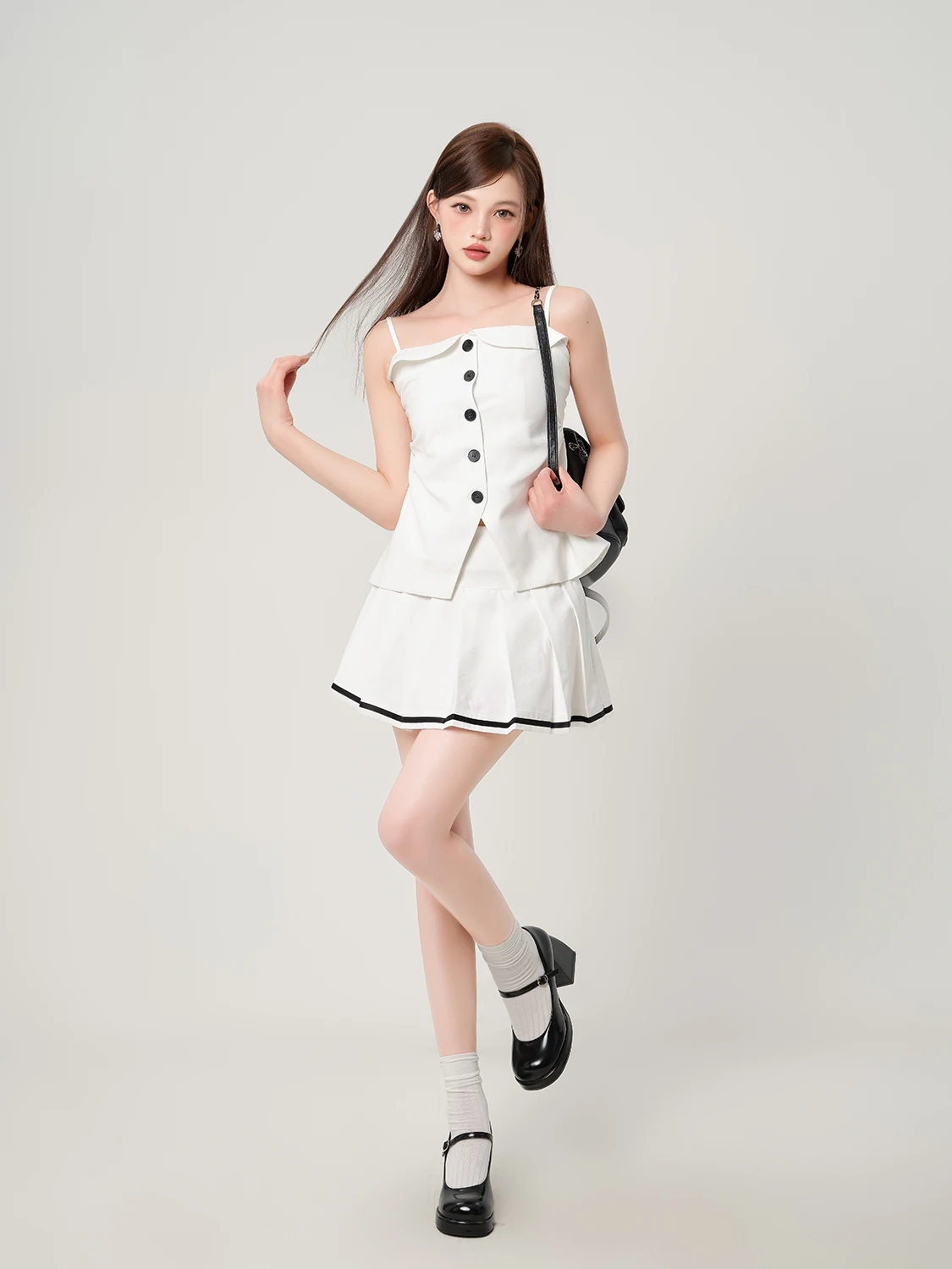 大人可愛い服 40代コーデの完全ガイド｜高腰ミニスカートで自然なスタイルアップ
