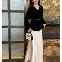 秋の新作エレガントなVネック長袖ブラウス【ルーズフィット・ウエストベルト付き】とスカート（セットアップ対応）