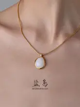 白玉製の小ぶりネックレス【高級感漂うゴールド・重ね付け可・中華風レトロデザイン】