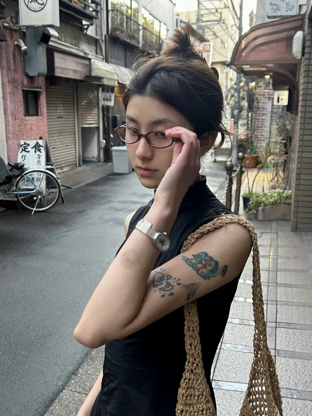メガネのコーデで顔が小さく見えるのは、本当にこれだけ？