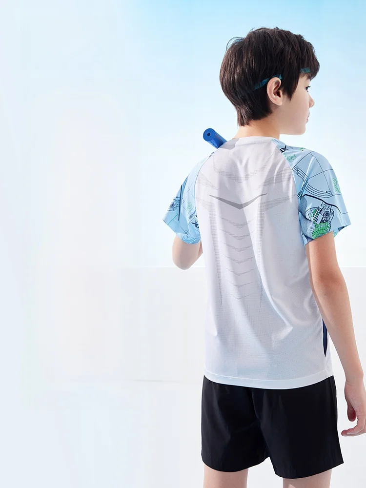 スポーツトレーナーを選ぶべきタイミングは？夏の日常に溶け込む1本のTシャツが答えを教えてくれる