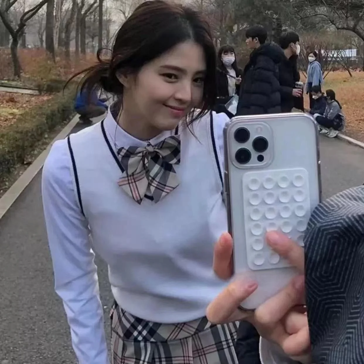 スマホにカードケースを貼るって、本当に必要なの？
