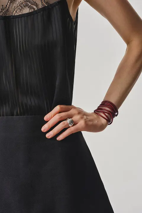 ラッキーサインデザインの中国結び風リング【シンプル・高級感】