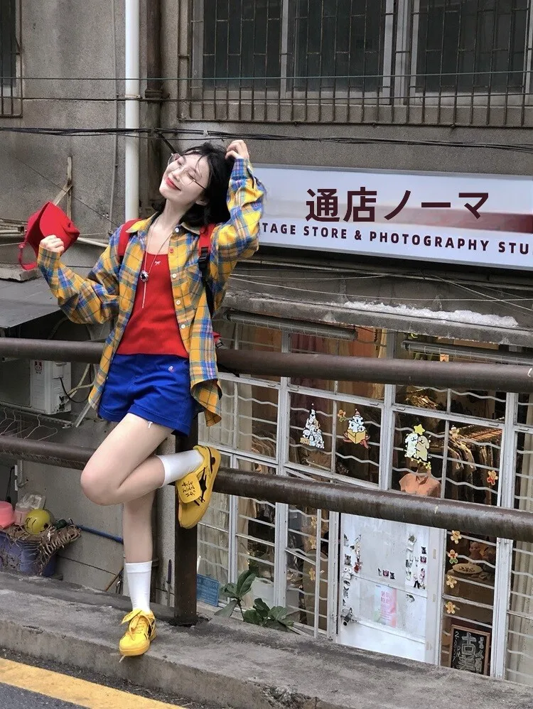 夏の日常に欠かせない1着は、ショートパンツなのか？それとも高腰のストレートパンツなのか？