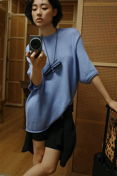 感のあるブルーのラウンドネック短袖ニットトップス【夏用・ゆったり・女性用】