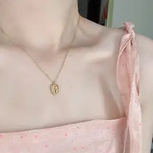 18Kゴールドメッキ ダイカットペンダント ネックレス【上品なデザイン・鎖骨アクセント】