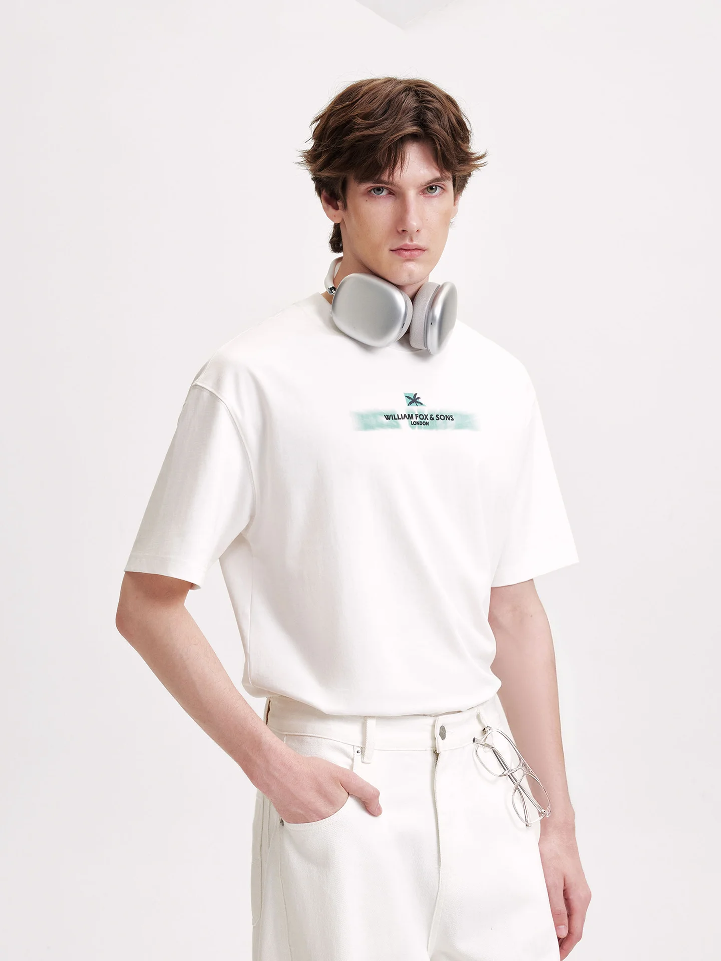 威廉.福克斯 した印象の短袖Tシャツ：花柄コットン100%で夏の日常を軽やかに