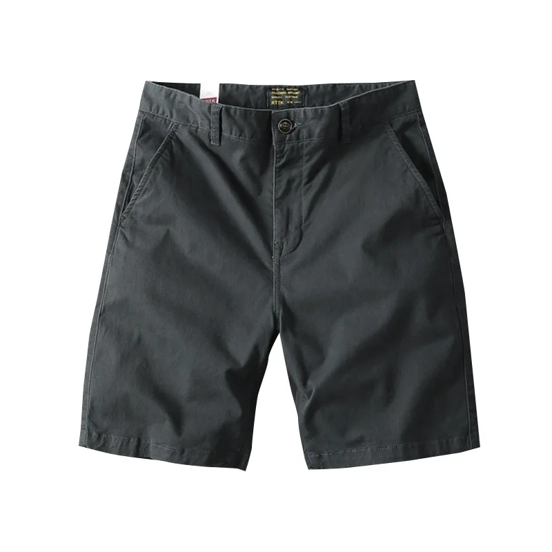 黒チノパンを選ぶべきタイミングは？実は夏のカジュアルに最適な「カーキ色工装チノパン」が答え