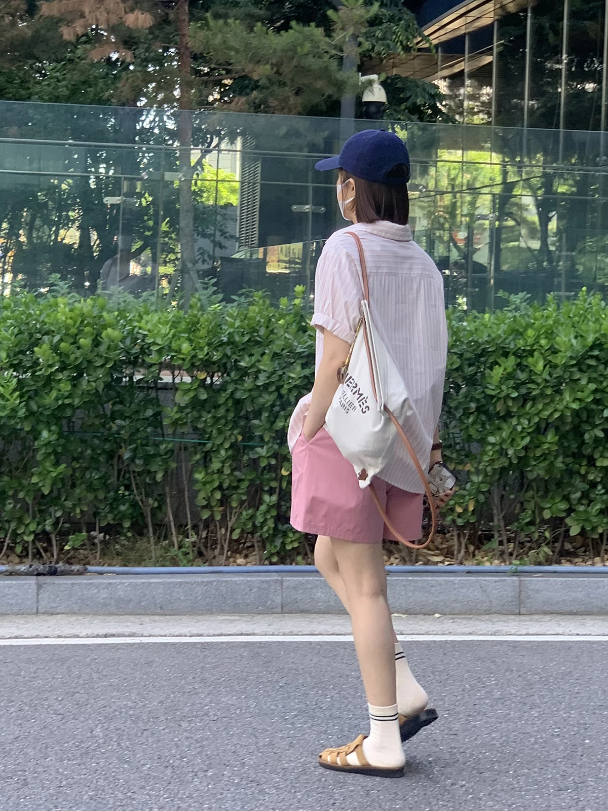 40代ショートパンツメンズ：高腰Aラインコットンショートパンツの実用性と通勤シーンでの評価