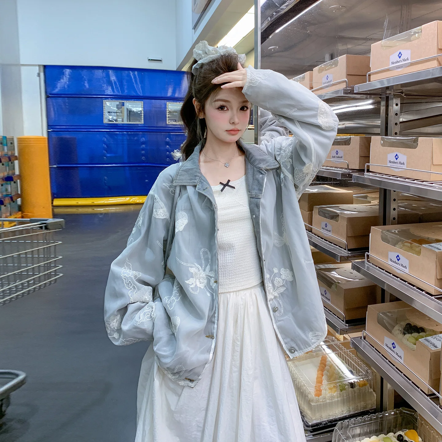 春の新作デザインデニムジャケット：淡い青の通勤風女性用モデルの実用性とシーン別活用法