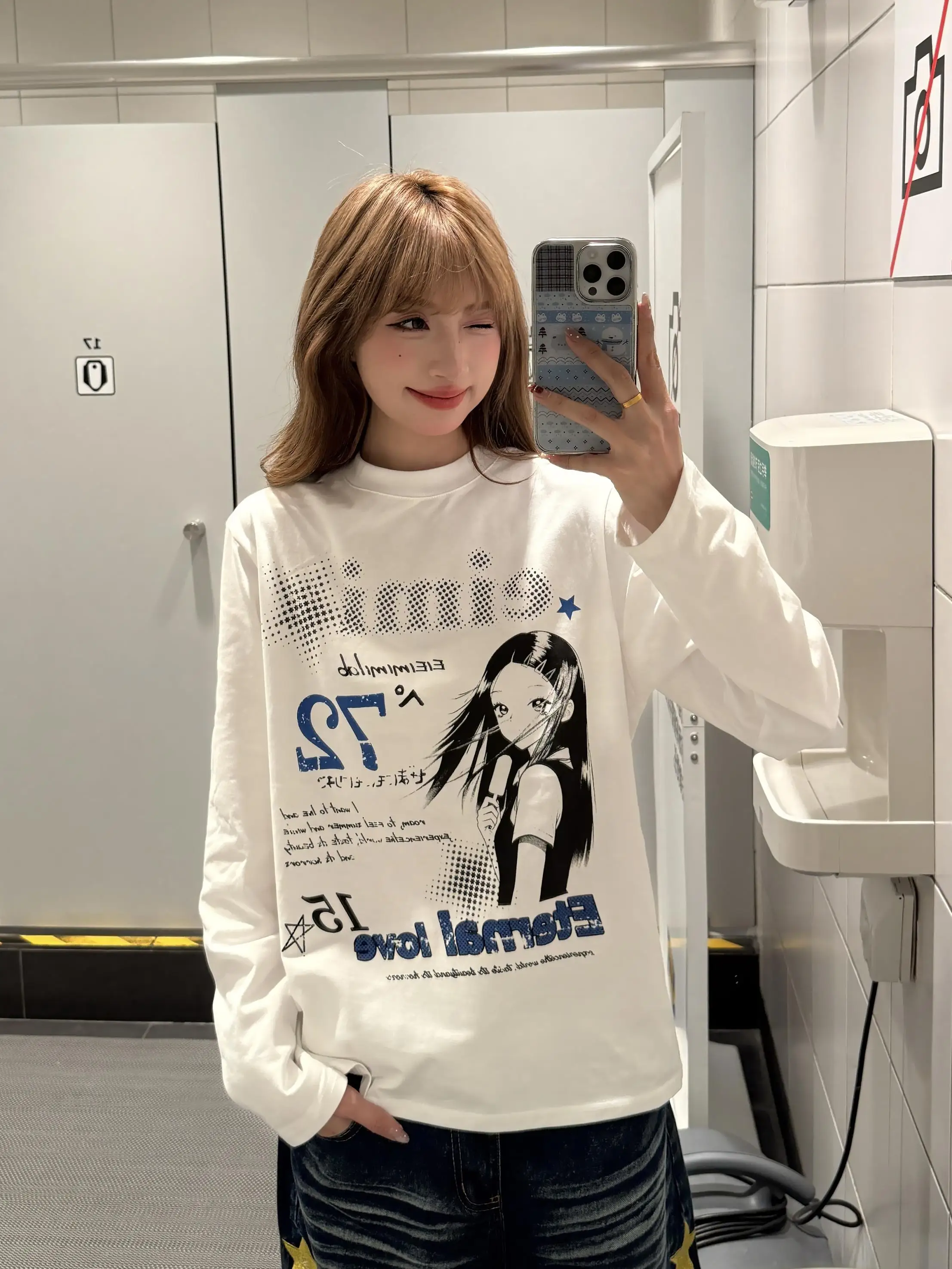 ヴィンテージ風 Y2Kプリント長袖Tシャツ：春のカジュアルスタイルを実現するユニセックスアイテム