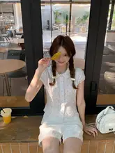 甘い白地に水玉模様のダンスカラーシャツ【スリムフィット・ショート丈・パフスリーブ・夏用】