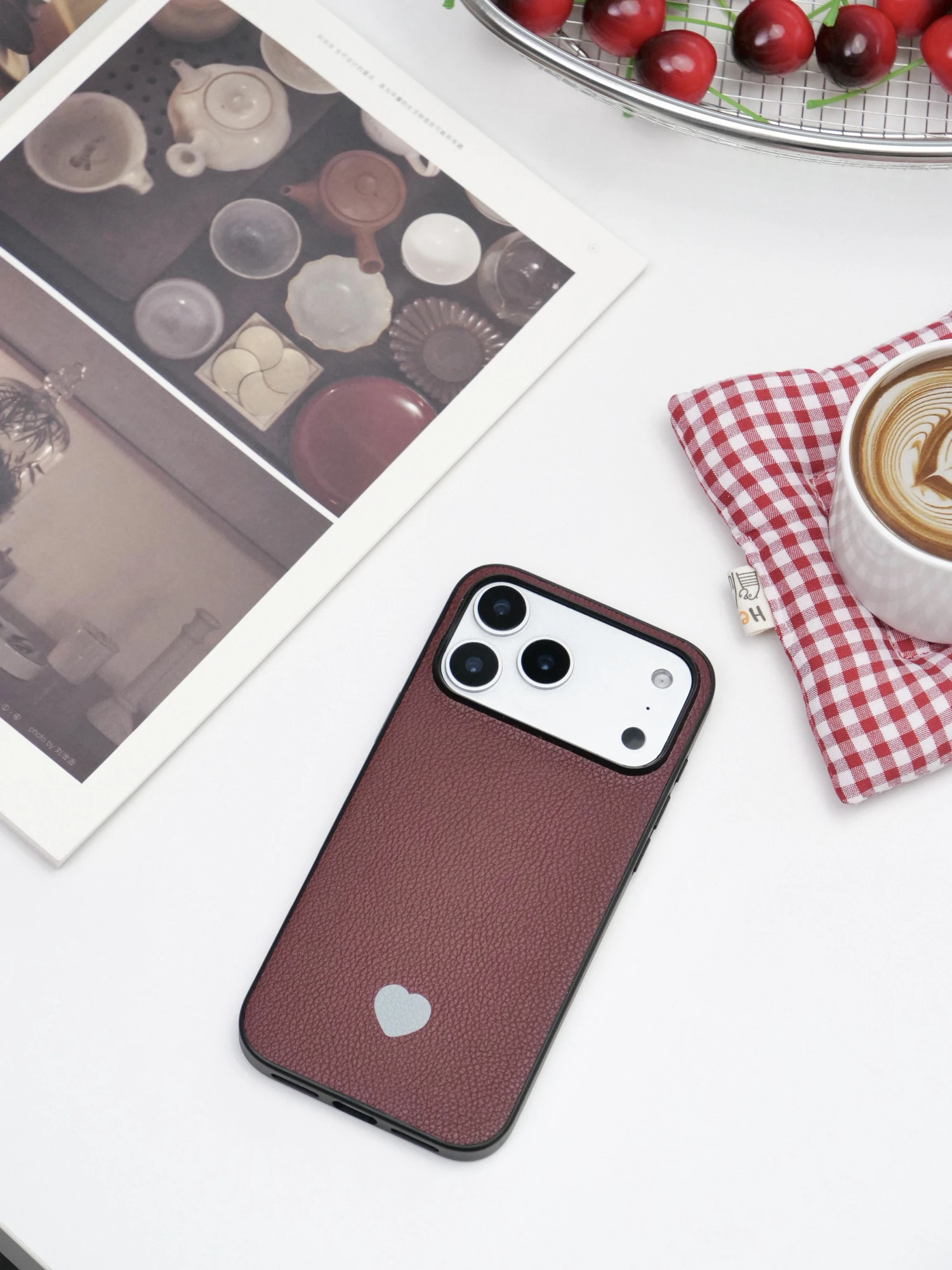 革スマホカバーは傷みやすく、実際の耐久性はどのくらいか？