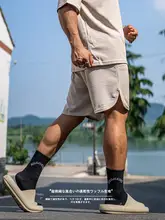 メンズウエア ルーズフィット刺繍入りランニングショーツ【ワッフル生地・アウトドア・スリットデザイン】