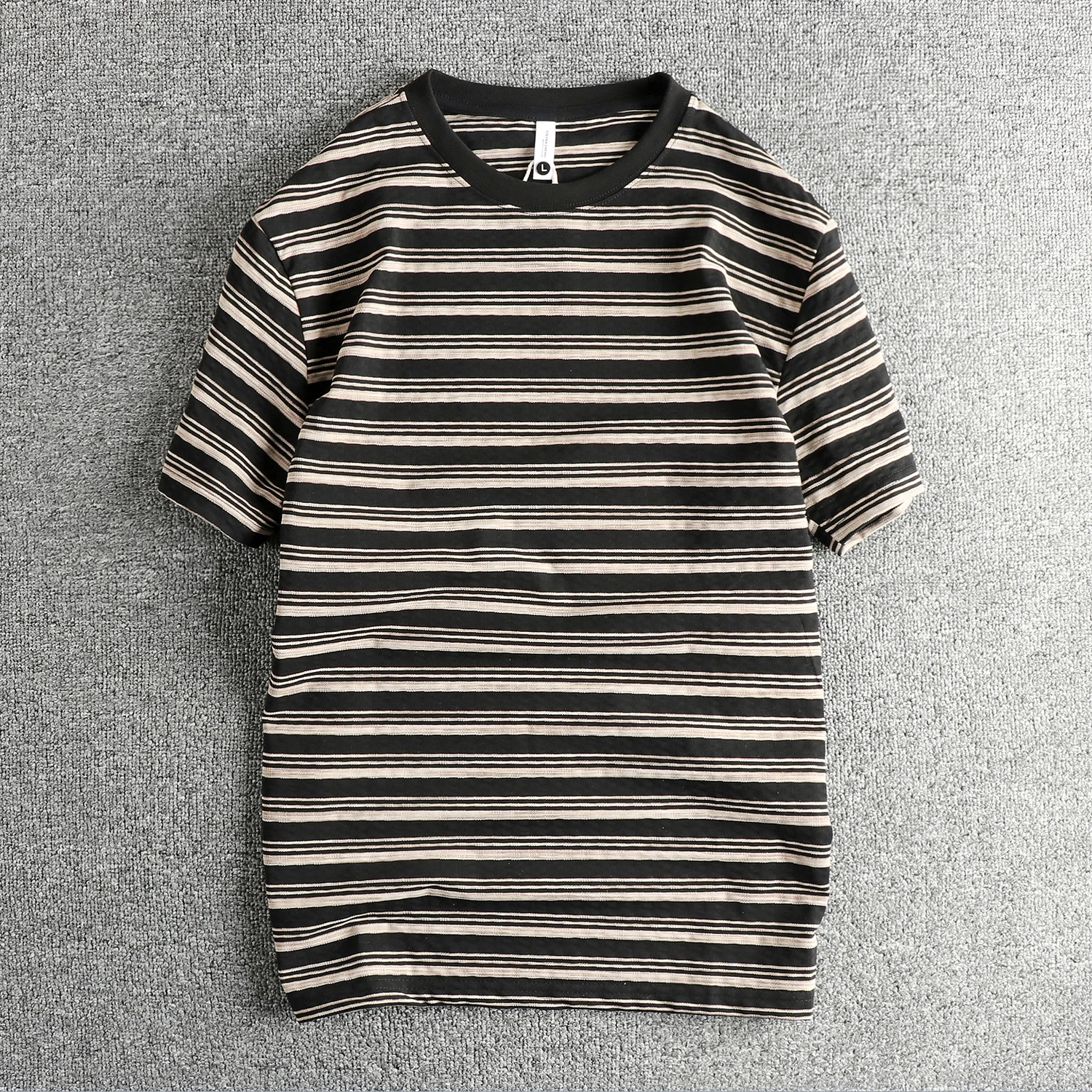 ストライプ柄 メンズTシャツはどう選ぶ？通勤からレジャーまで使える本当の使い方を解説