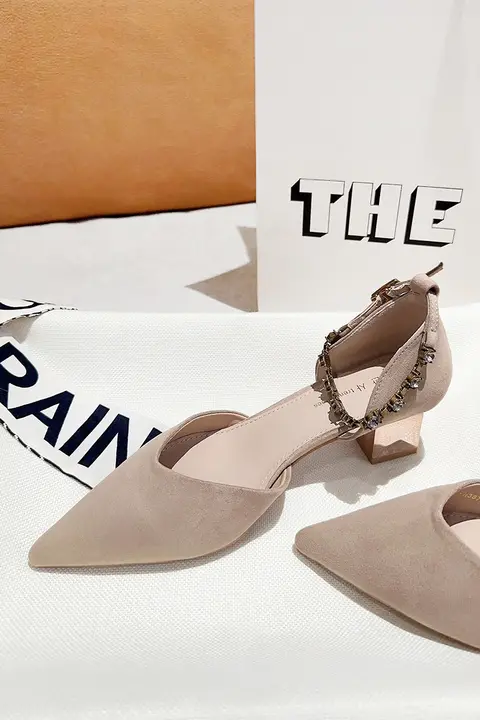 カーキ色のレトロスエードコンフォートサンダル【尖ったトゥ・メッシュ・太ヒール】