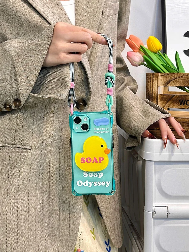 風呂にスマホを置くのは安全か？かわいい小黄鸭デザインのケースが解決するリアルな悩み