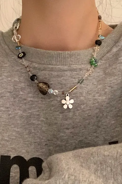 ヴィンテージ水晶ハートネックレス【高級感・小ぶりなデザイン・ビーズアクセサリー】