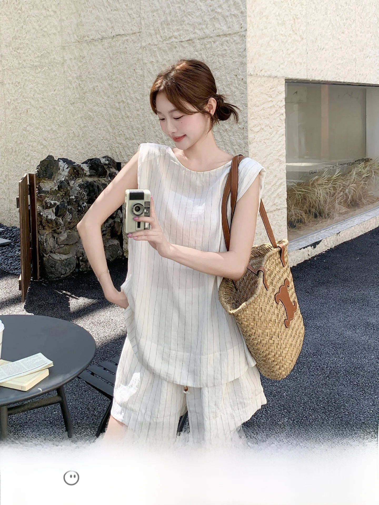 骨格ナチュラル夏服を選ぶなら、この軽やかなストライプセットがベスト？