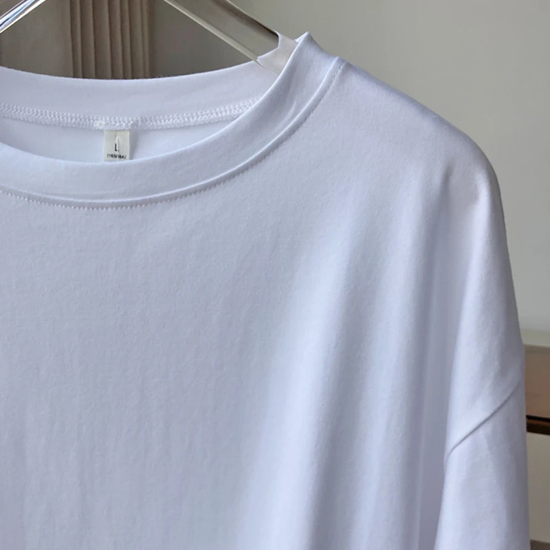 オーバーサイズTシャツがダサいと感じるなら、どうすればいいの？白Tシャツ1枚で着こなしをシンプルにできる方法とは？
