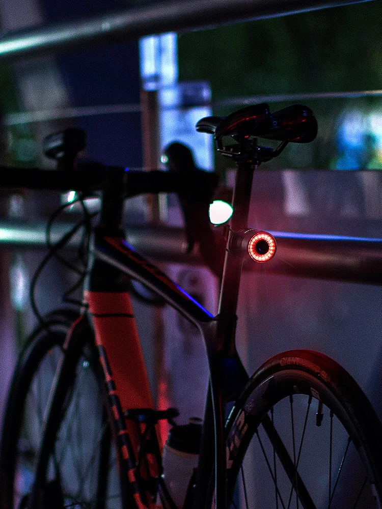 ロックブラザーズ 自転車用テールライト：スマートセンサー搭載モデルの実用性と安全性解析