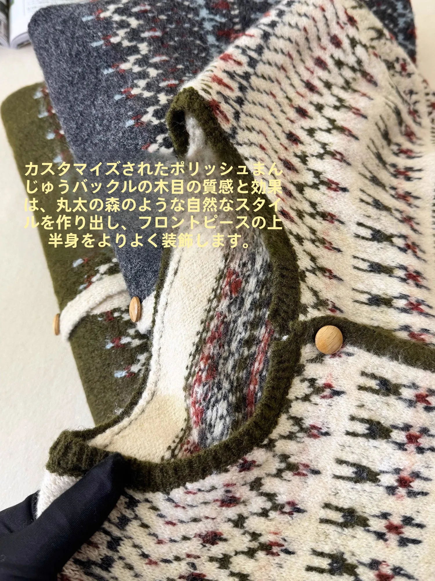 レトロな金ボタン付き半提花クルーネックニットカーディガンの実用性と着用シーン