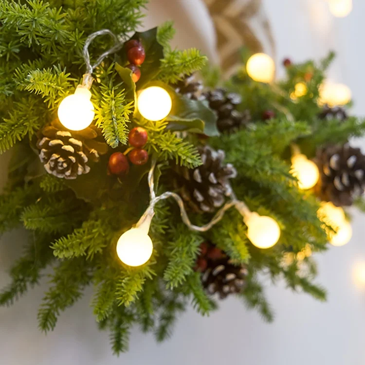 クリスマススワッグをどう選ぶ？フランス風花輪が冬の部屋を彩る理由
