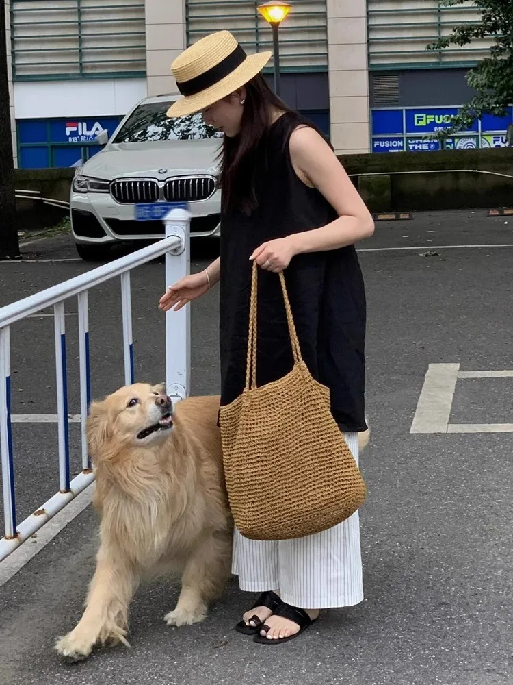 袖なしワンピース コーデの取り入れ方は？3選で春夏の日常を軽やかに