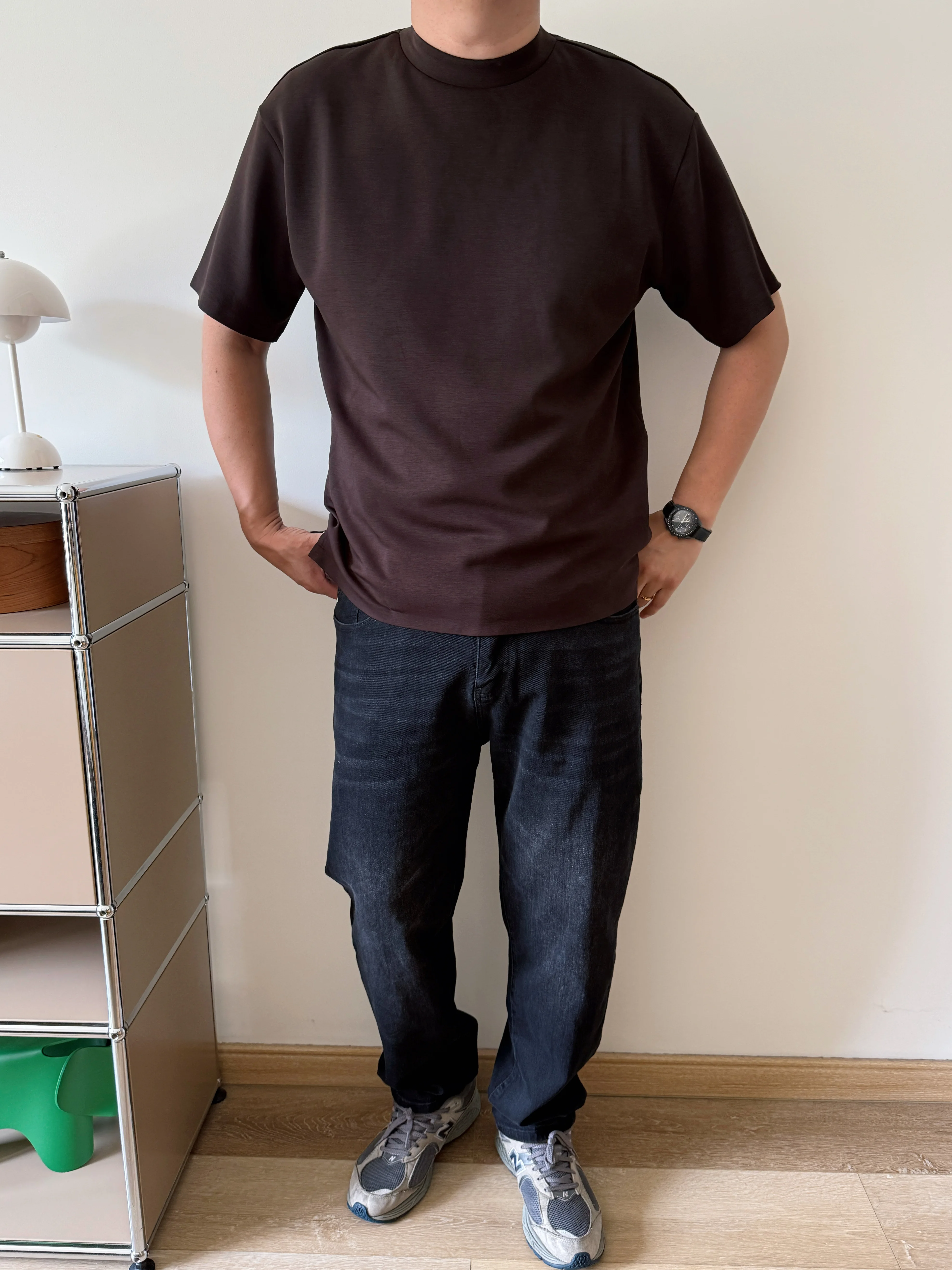 秋用 メンズブラックデニムパンツ：洗い加工とゆったりフィット感で日常使いに最適な選択