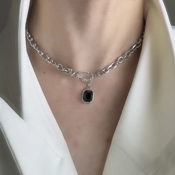 ネックレス ユニセックス ダークテイスト ムーンモチーフ アシンメトリー 個性的デザイン ラグジュアリー 上品 アジャスター付き