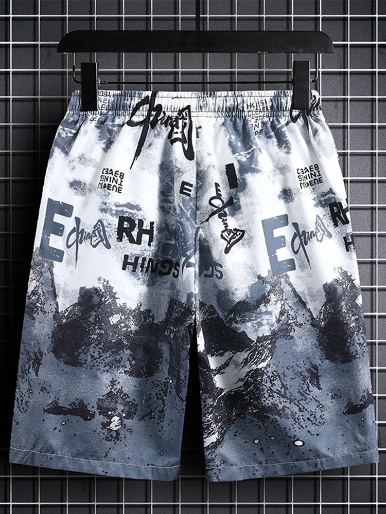 40代の夏にぴったり？黒短パンコーデの選び方と、大人のショートパンツに欠かせない「迷彩」の魅力とは