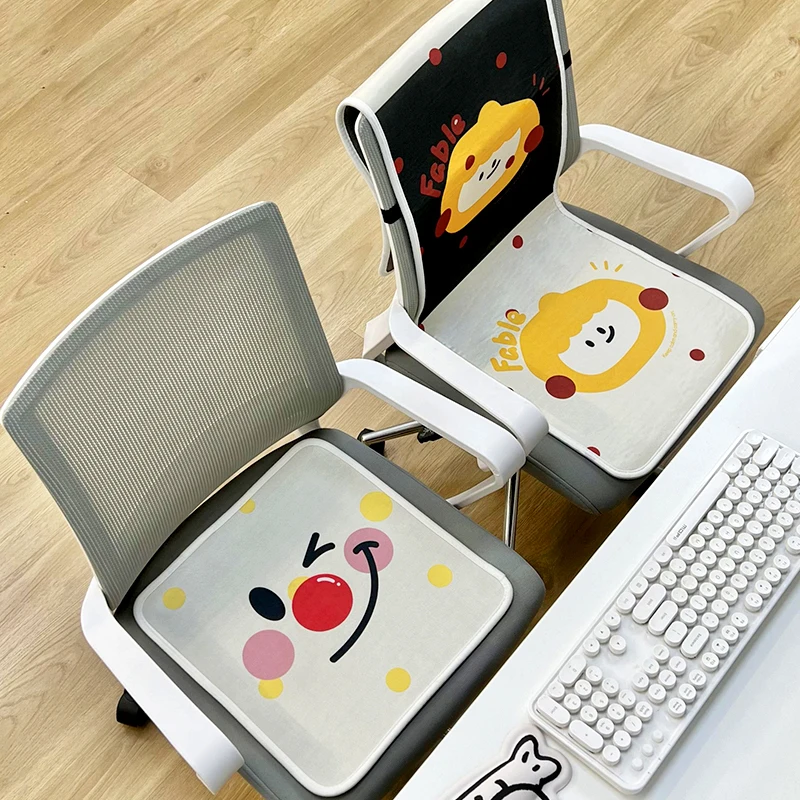 ひんやりクールクッション：夏のオフィスで長時間快適に座れる一体型デザイン