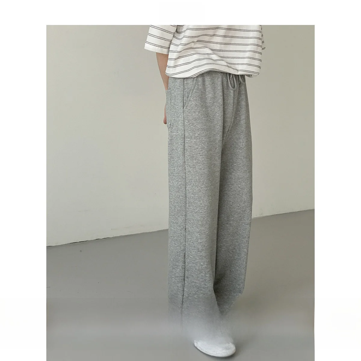 春秋用 メンズスウェットパンツ：ウエストゴムとストレートシルエットで自然な着こなしを実現