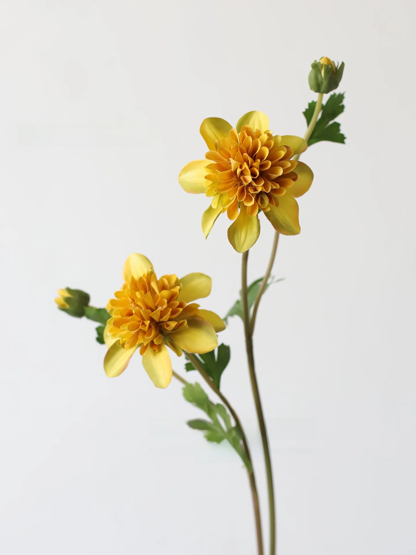 秋のインテリアに最適な造花のブーケ：小丽花・卓上装飾用のスタイルと用途