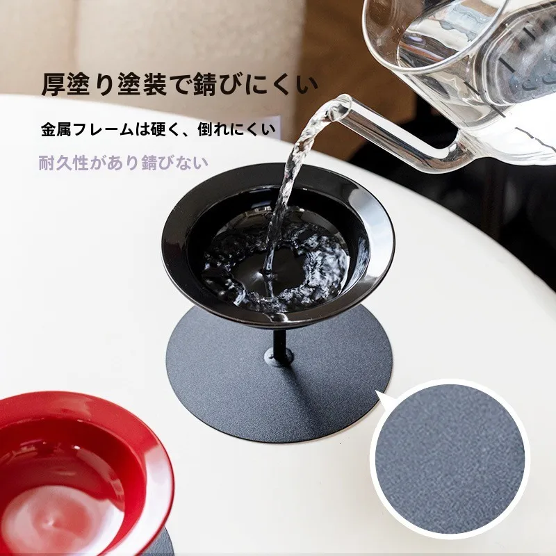 お椀型のフードボウルは、本当にペットの生活を豊かにできるのか？