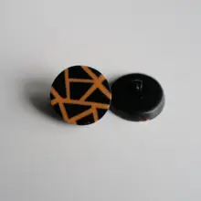 光沢のあるオレンジ色のネット模様ボタン【黒樹脂製・ドイツ製・20mm】