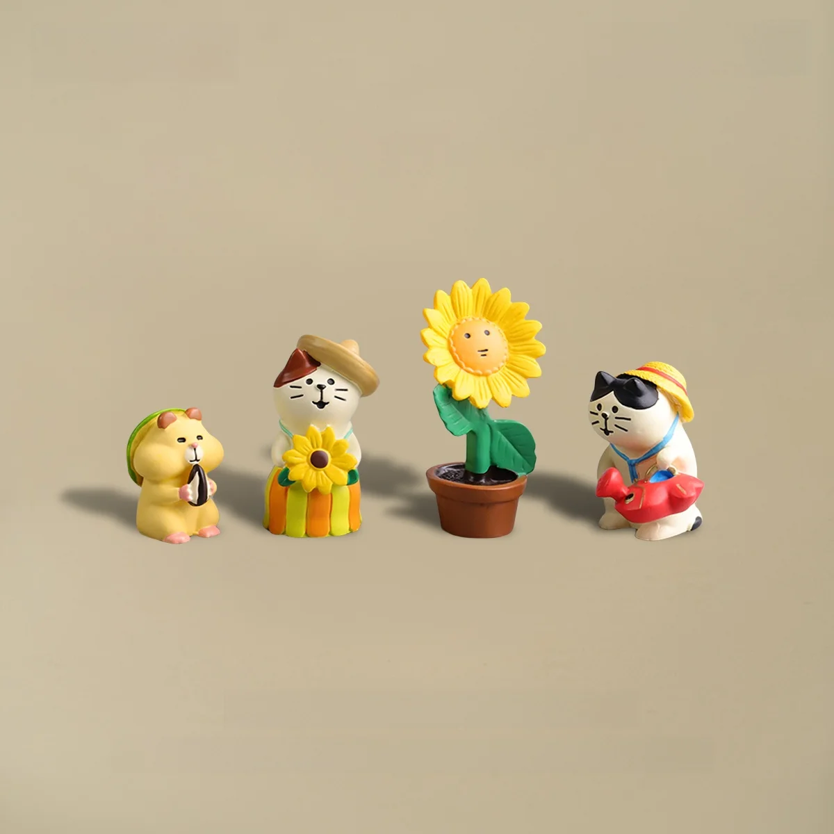 かわいい猫のデスクトップ飾り：花デザインで空間を癒すソフトタイプの雑貨