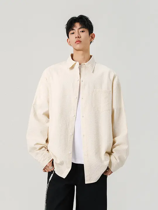 シンプルなデザインの長袖シャツ【カジュアル・メンズ・春秋用】