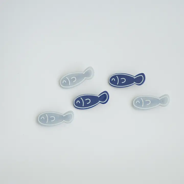 かわいい青い魚のヘアクリップ【前髪用・アクリル素材】