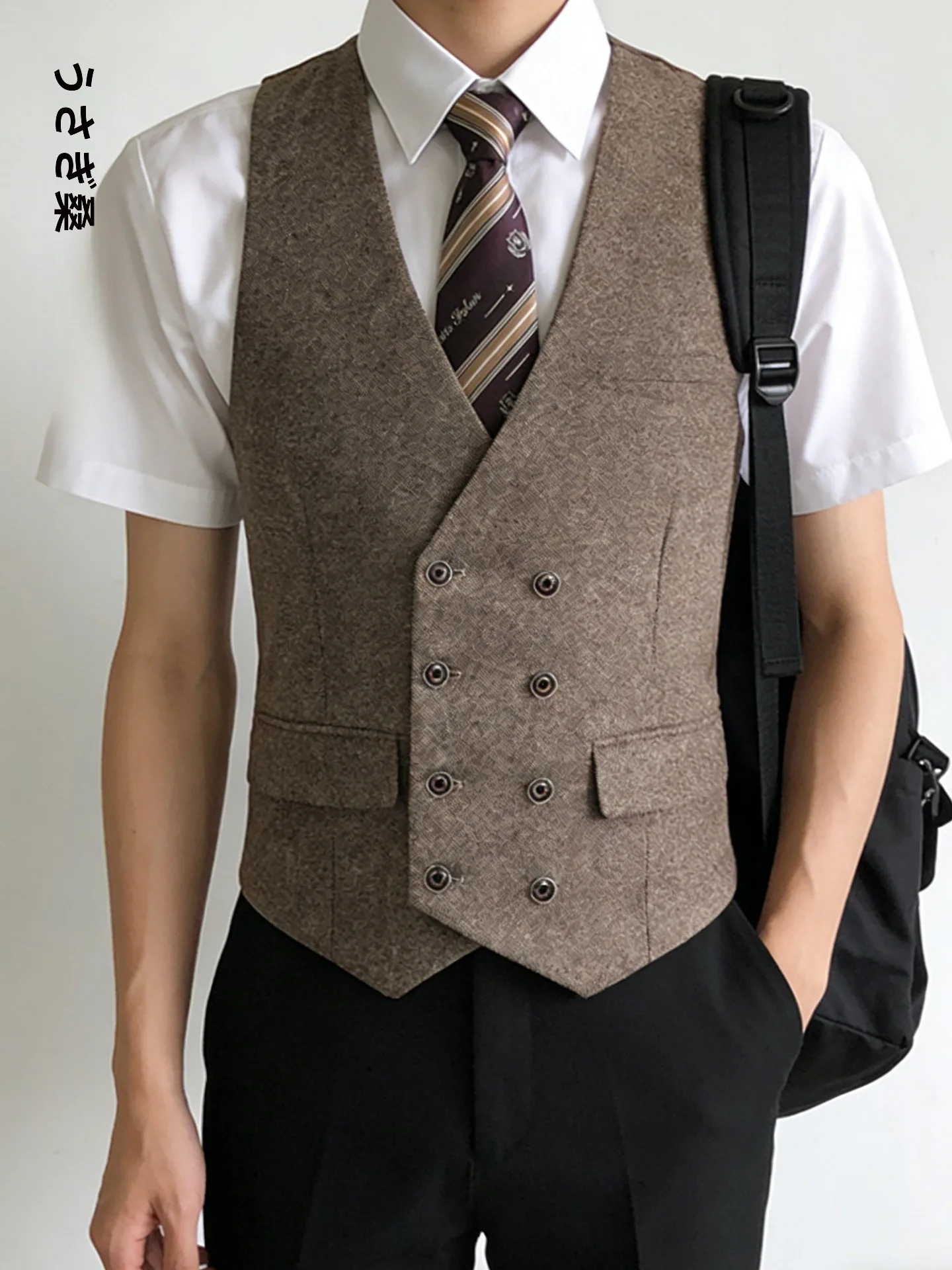 Tシャツにベスト メンズ はどれがおすすめ？シンプルで軽い日常スタイルの鍵はここに