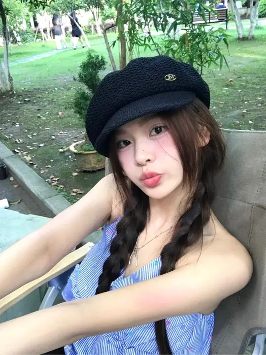 透気性に優れた編み込みベレー帽【女性用・小顔効果・八角形】