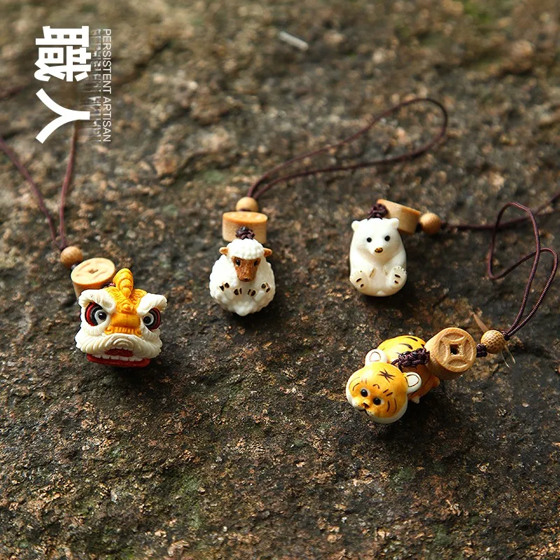 まっくろ くろ すけ キーホルダー はなに？古風な虎のデザインが魅力の天然鹿角製キーホルダーの真実