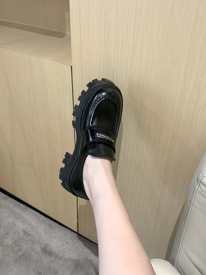 厚底ローファー【女性用・三角ロゴ・春秋用・一足で履ける・セクシーなデザイン】