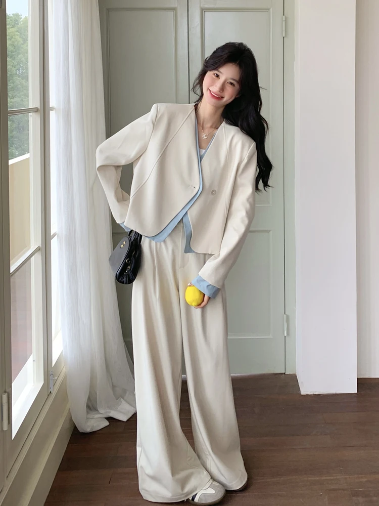 175cmの女性が春に着たい、スタイルアップに効果的なジャケットとパンツの組み合わせは？