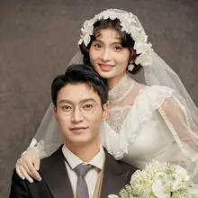 ヴィンテージ風の花飾り付きウェディングベール【フォト撮影用・エレガント・結婚式用】