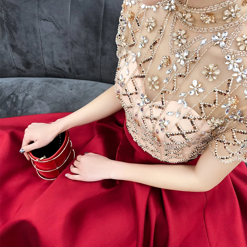 正装ドレスは本当に女性に勧められるのか？その答えは「シーンに応じて」