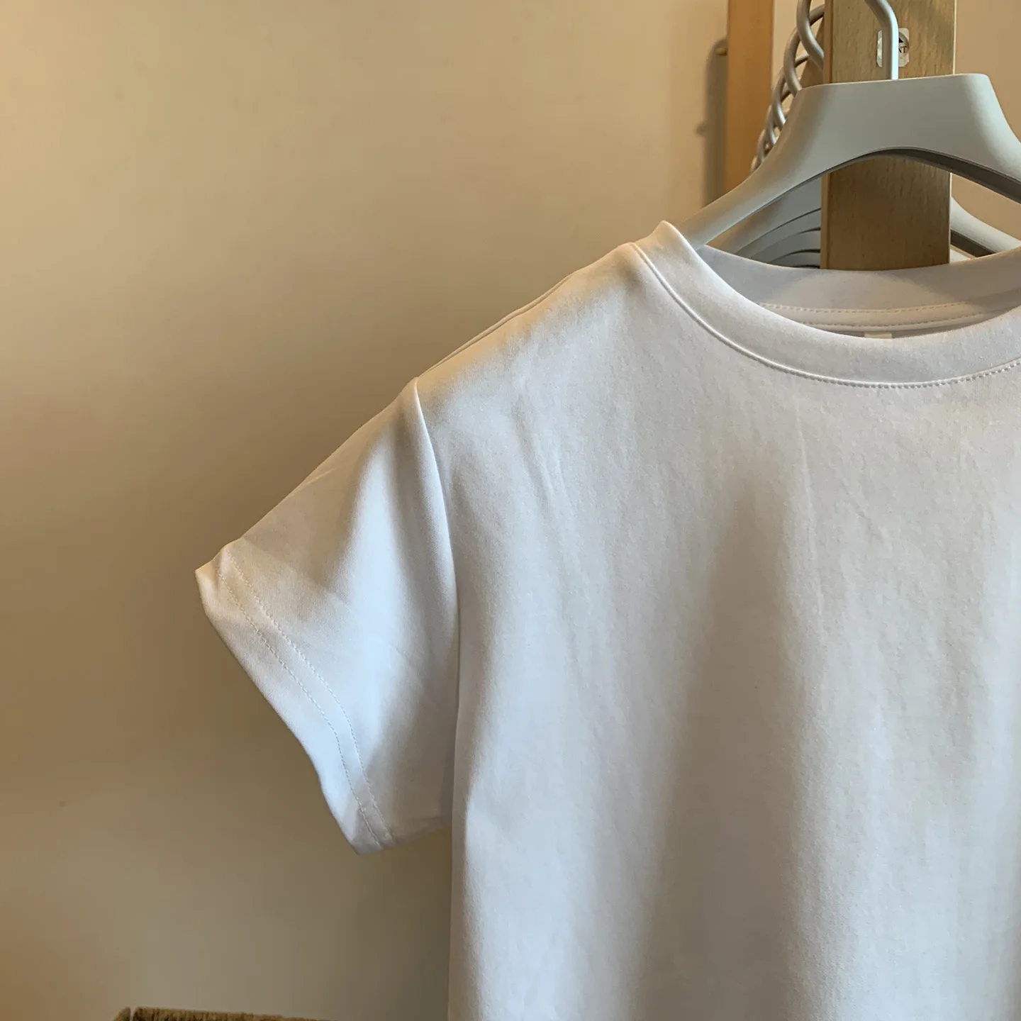 「tシャツ 小さい」はどうやって選ぶ？美式レトロのタイトフィットが解決するリアルな悩み