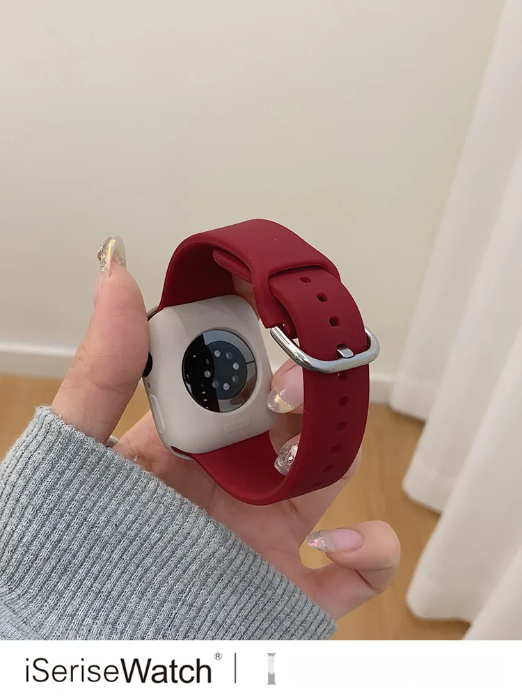 Apple Watchのバンド選びで迷う？赤いシリコンバンドが秋のスタイルを彩る理  由とは？